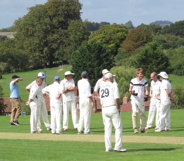 A group of people standing on a golf course

Description automatically generated with low confidence